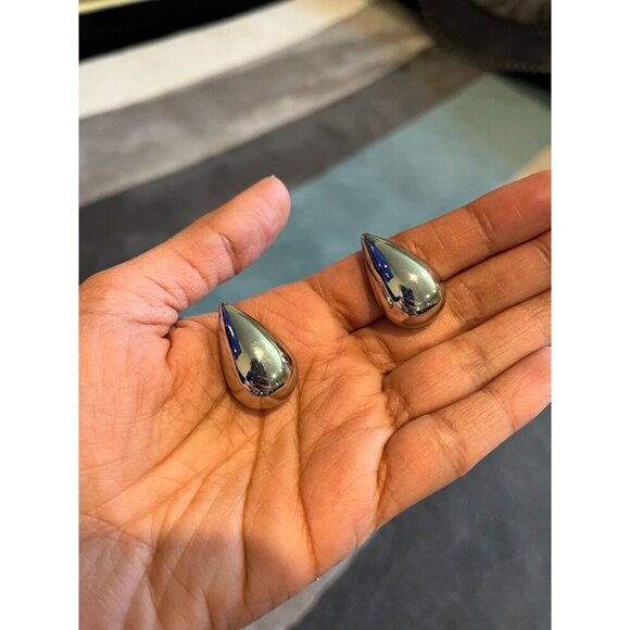 Big Silver stud earring statement bold large teardrop chunky metal shiny earring - Picture 3 of 8